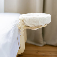 Le set de massage Ezspa installé au bord d'un lit fait